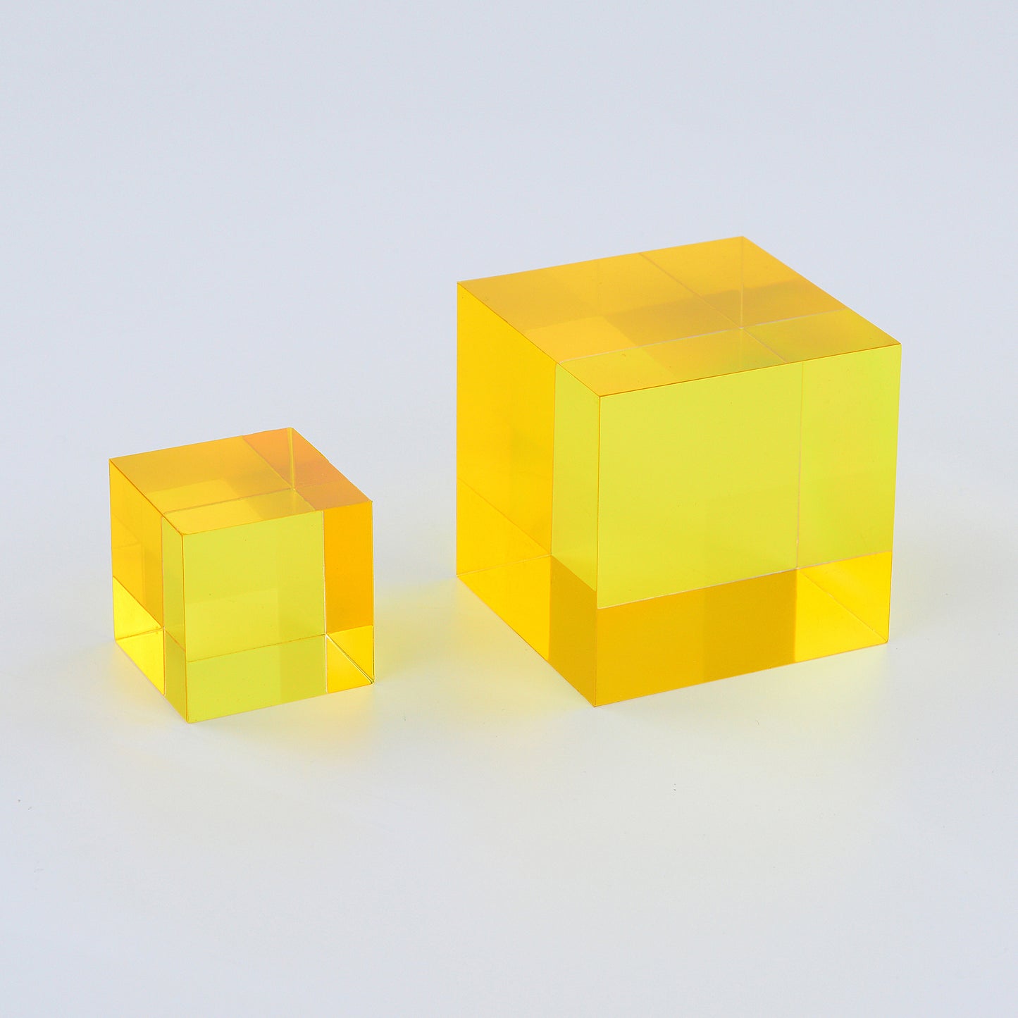 THE Y CUBE - CMY Cubes